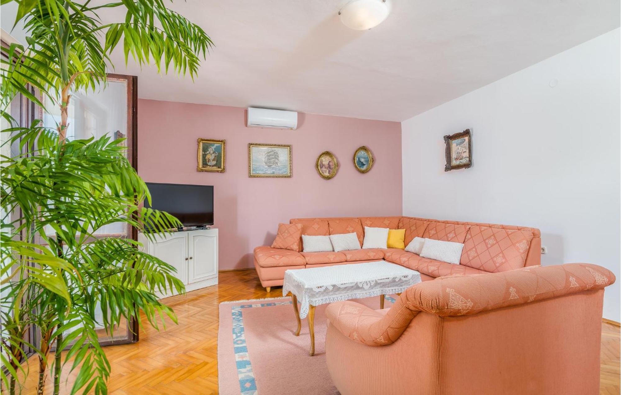 Stunning Apartment In Malinska With Kitchen エクステリア 写真