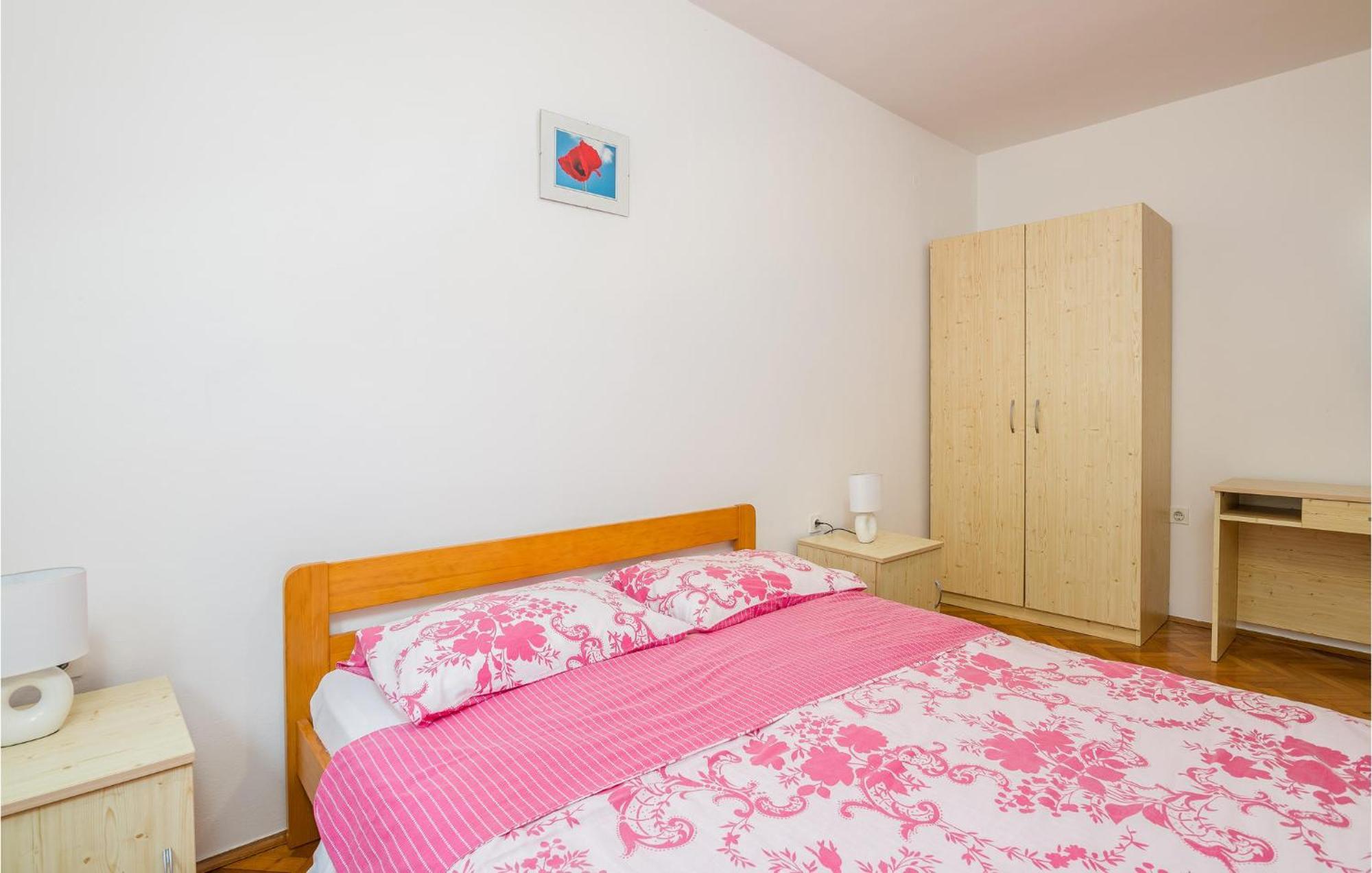 Stunning Apartment In Malinska With Kitchen エクステリア 写真