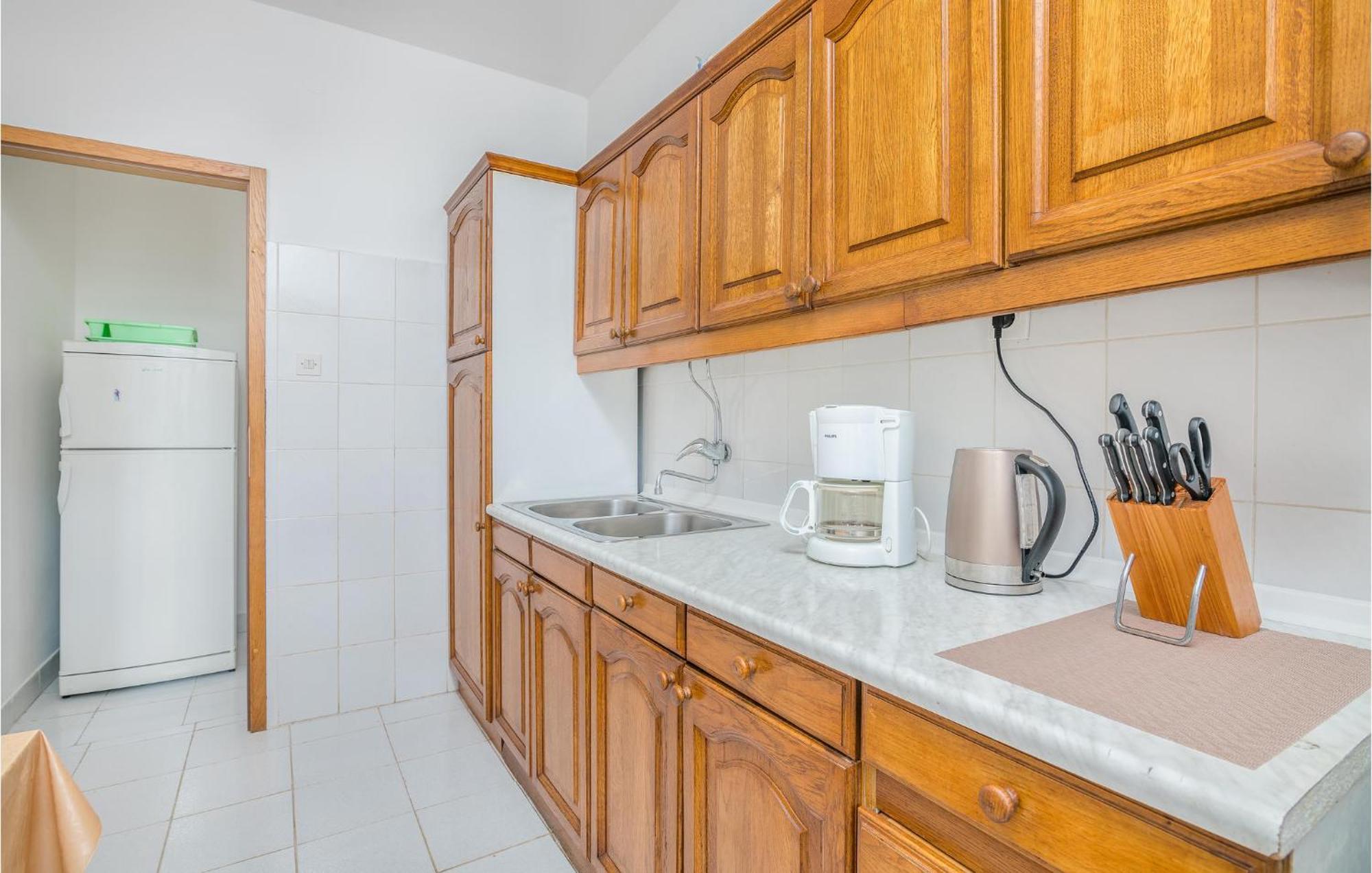 Stunning Apartment In Malinska With Kitchen エクステリア 写真