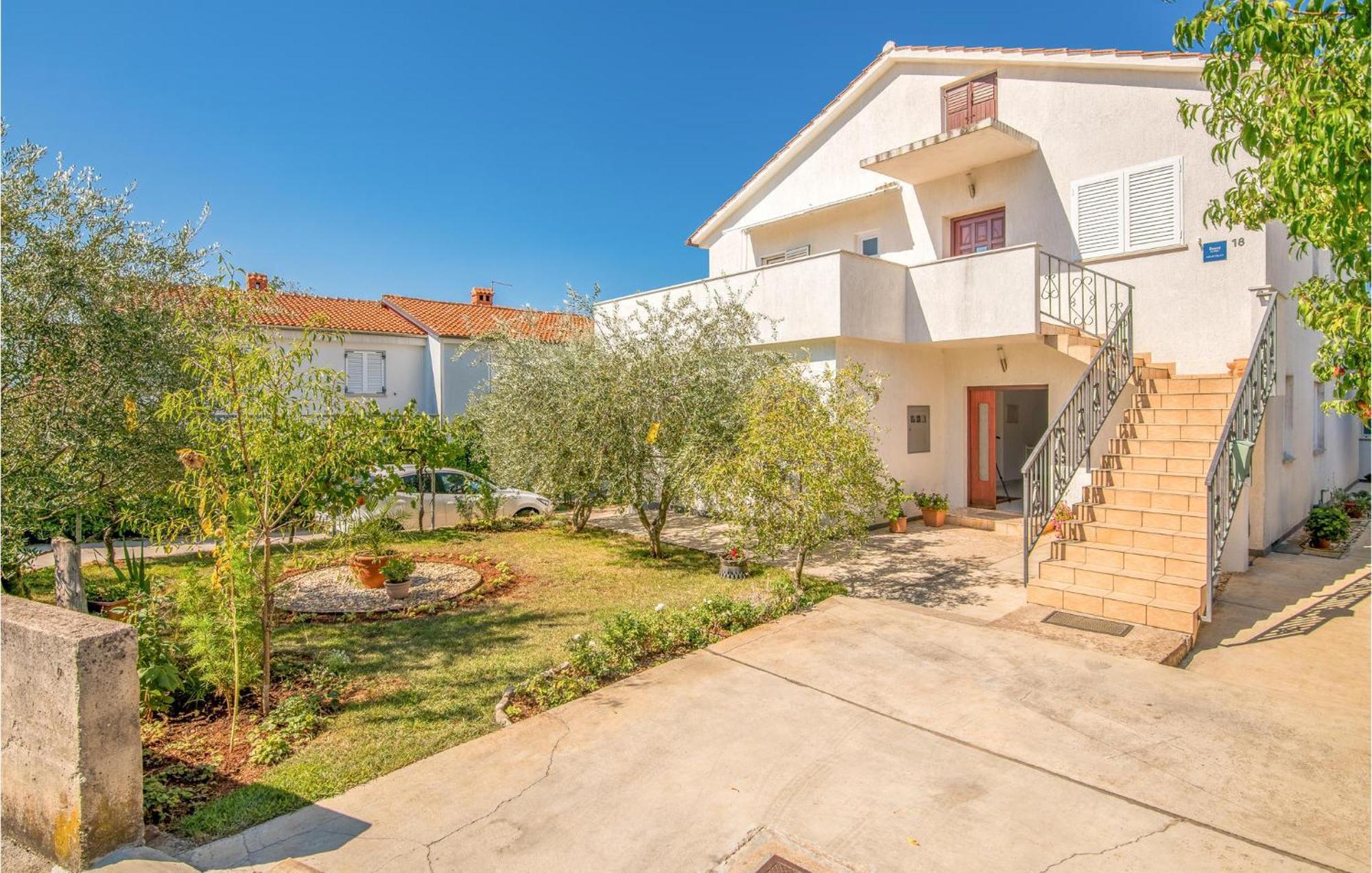 Stunning Apartment In Malinska With Kitchen エクステリア 写真