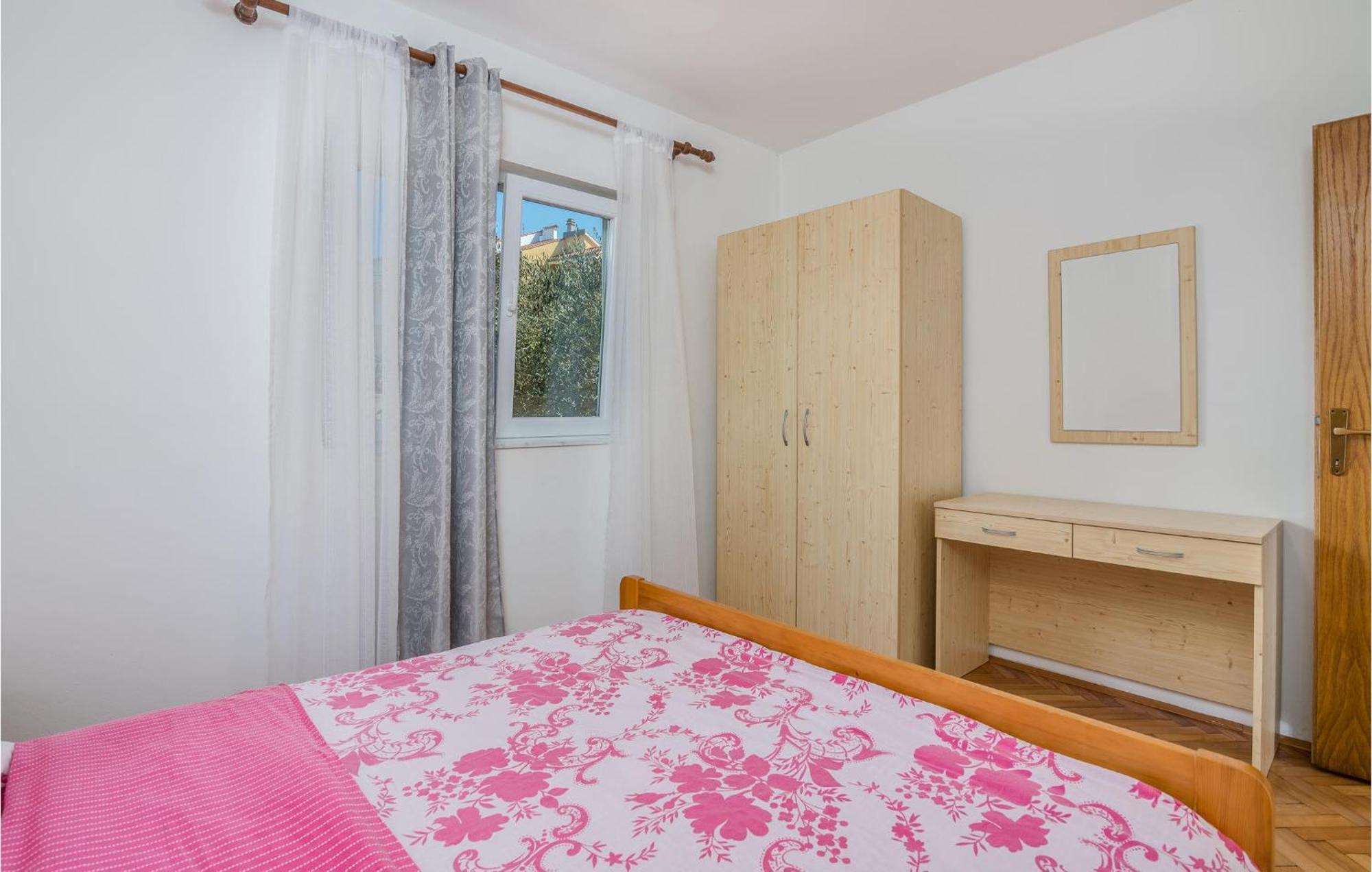 Stunning Apartment In Malinska With Kitchen エクステリア 写真