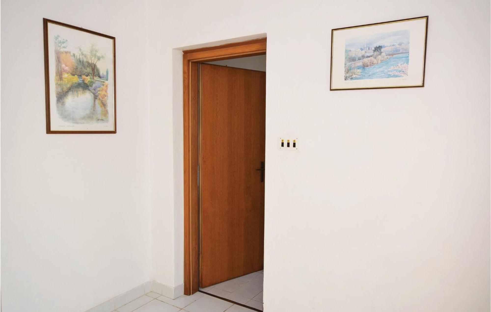 Stunning Apartment In Malinska With Kitchen エクステリア 写真