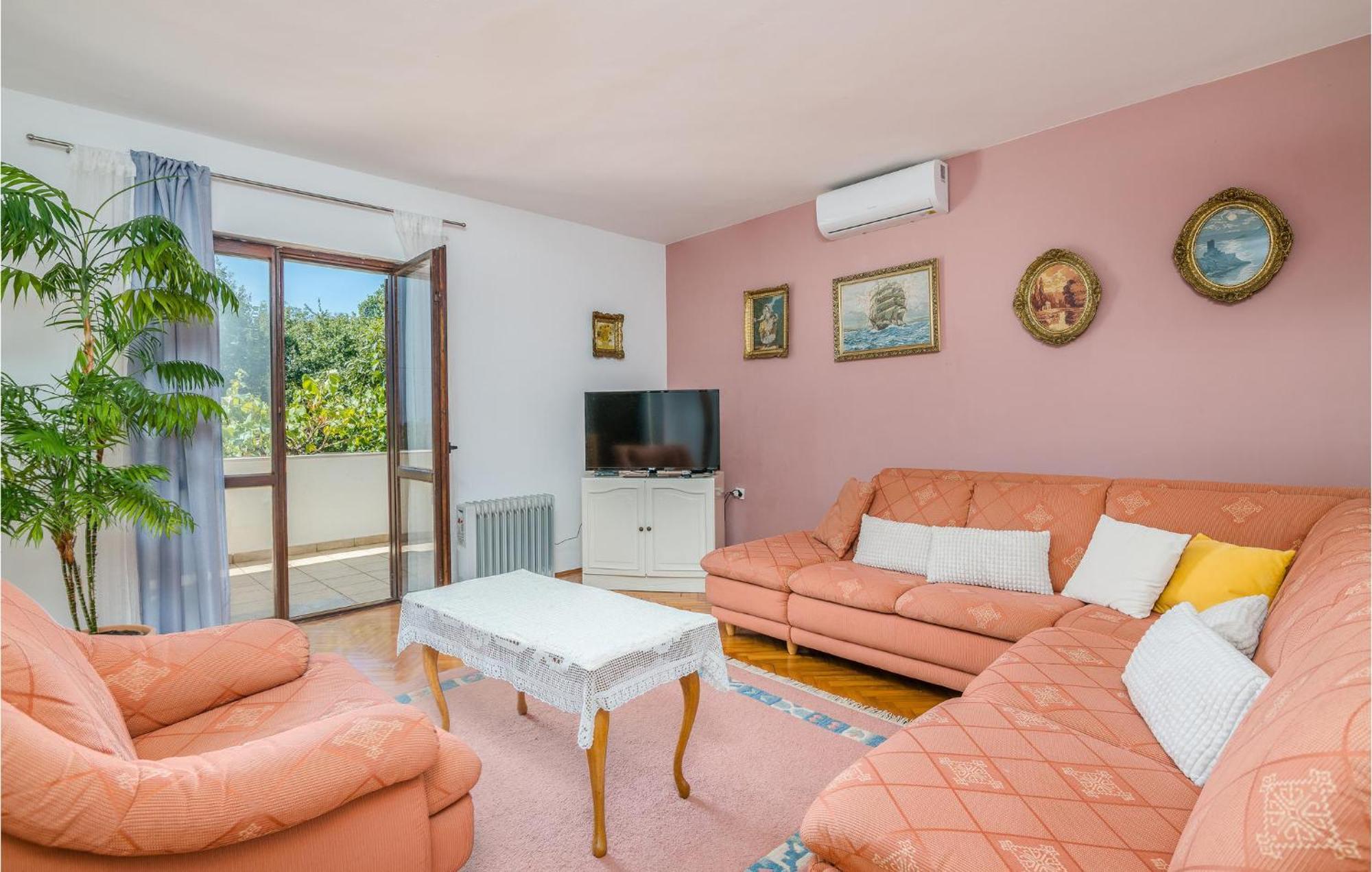 Stunning Apartment In Malinska With Kitchen エクステリア 写真