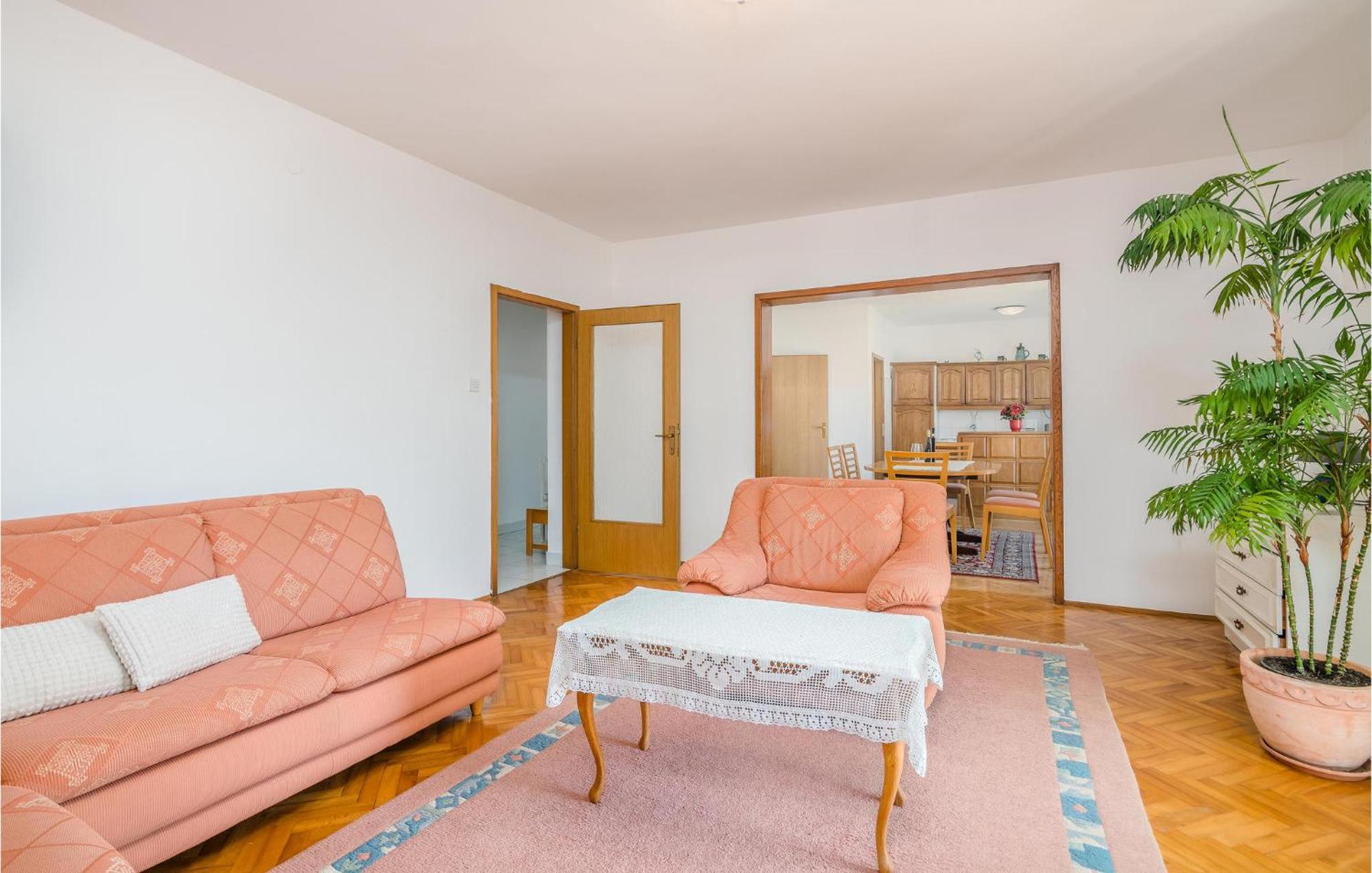 Stunning Apartment In Malinska With Kitchen エクステリア 写真
