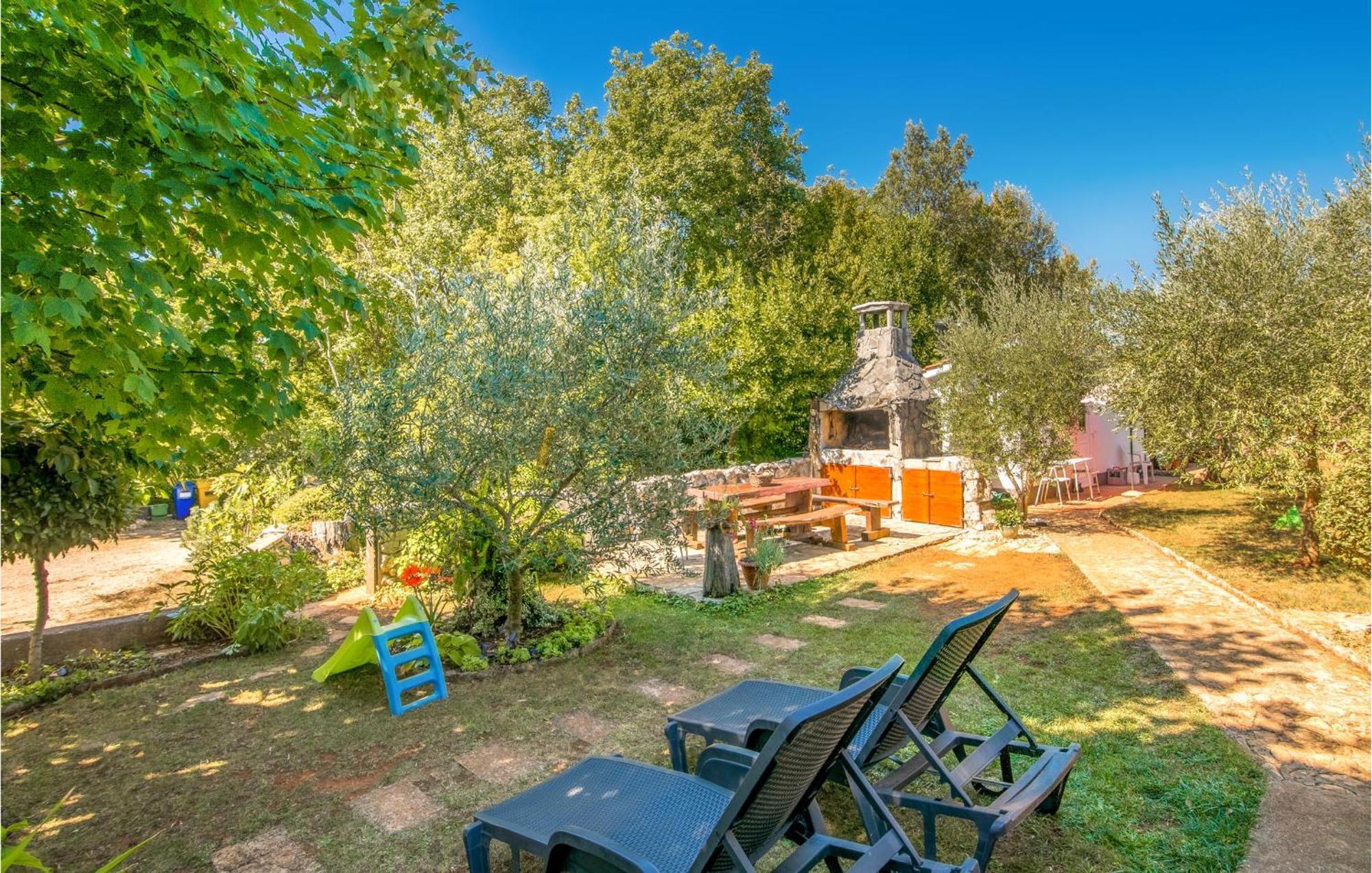 Stunning Apartment In Malinska With Kitchen エクステリア 写真